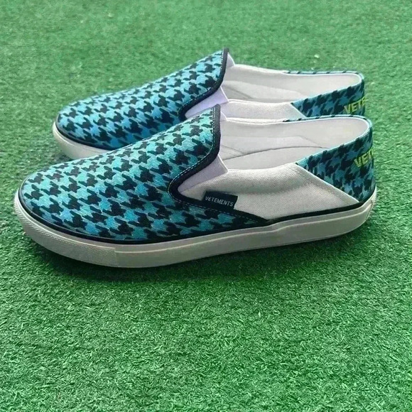 Vetements - Picture 4 of 7